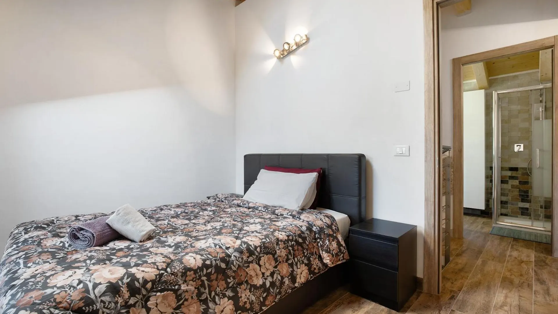 Corte Dell'Angelo Con Parcheggio Casa Pontida Italy